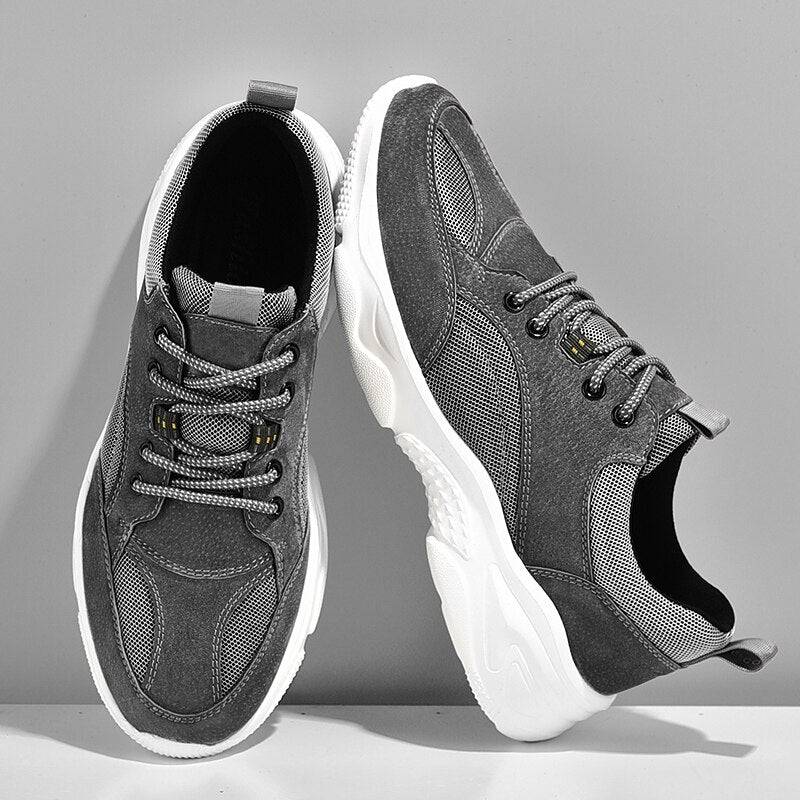 Breathable sports shoe