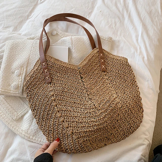 Bohemian style handmade straw shoulder bag for women