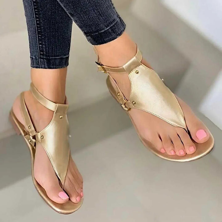 Women's flat sandals with buckle straps