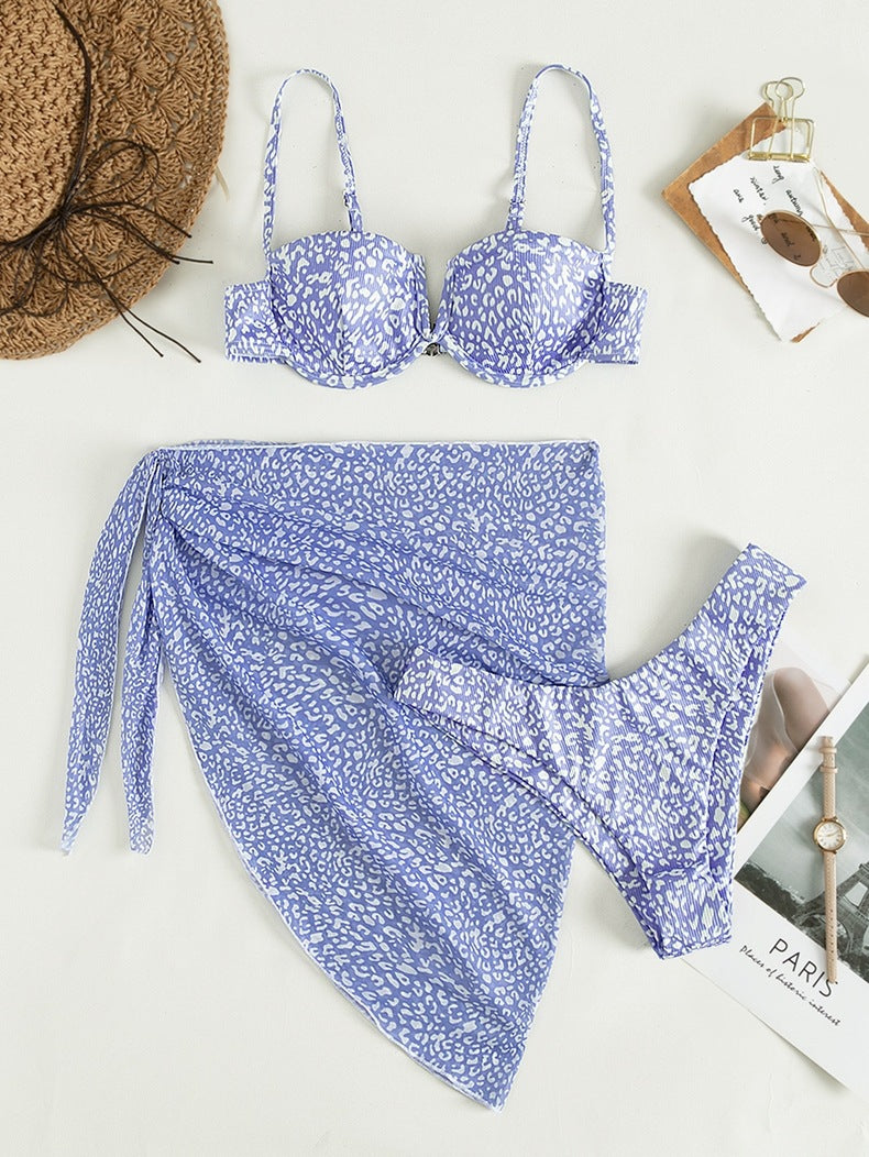 Three-piece beach bikini with floral pattern