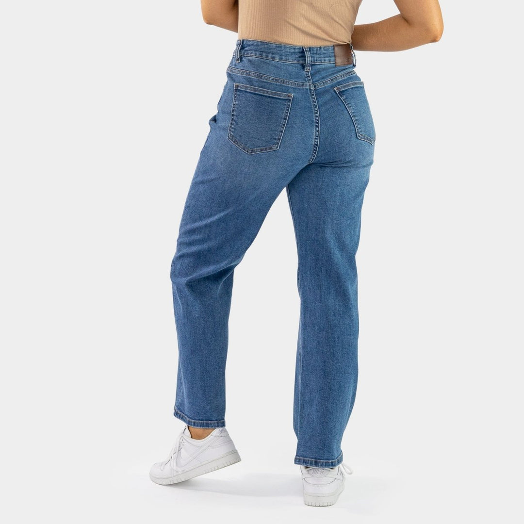 Chic Indigo Fade Relaxed Fit Jeans for Ultimate Comfort