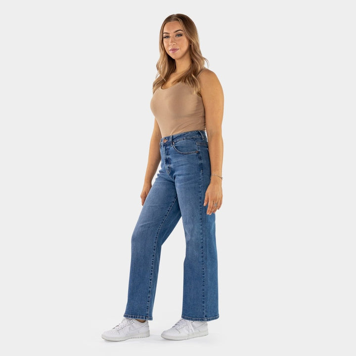 Chic Indigo Fade Relaxed Fit Jeans for Ultimate Comfort